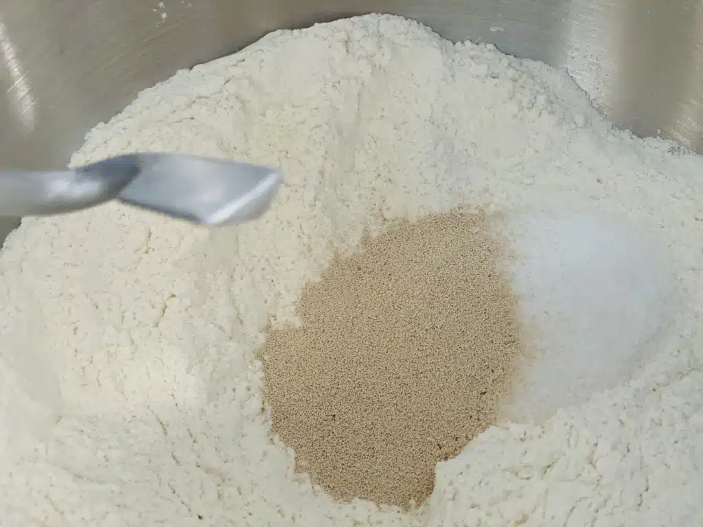 413A1049-EC9D-4331-9F18-413081AD1A4C Mucenici umpluti cu crema de cacao, nuca si rahat, insiropati si decorati – de post