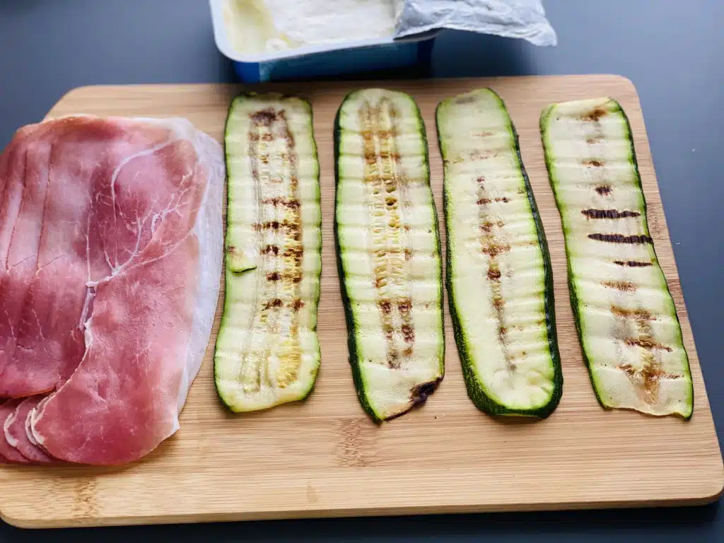 4C131F20-4CBC-4A43-9BA6-2472579CA151 Rulouri din dovlecei zucchini