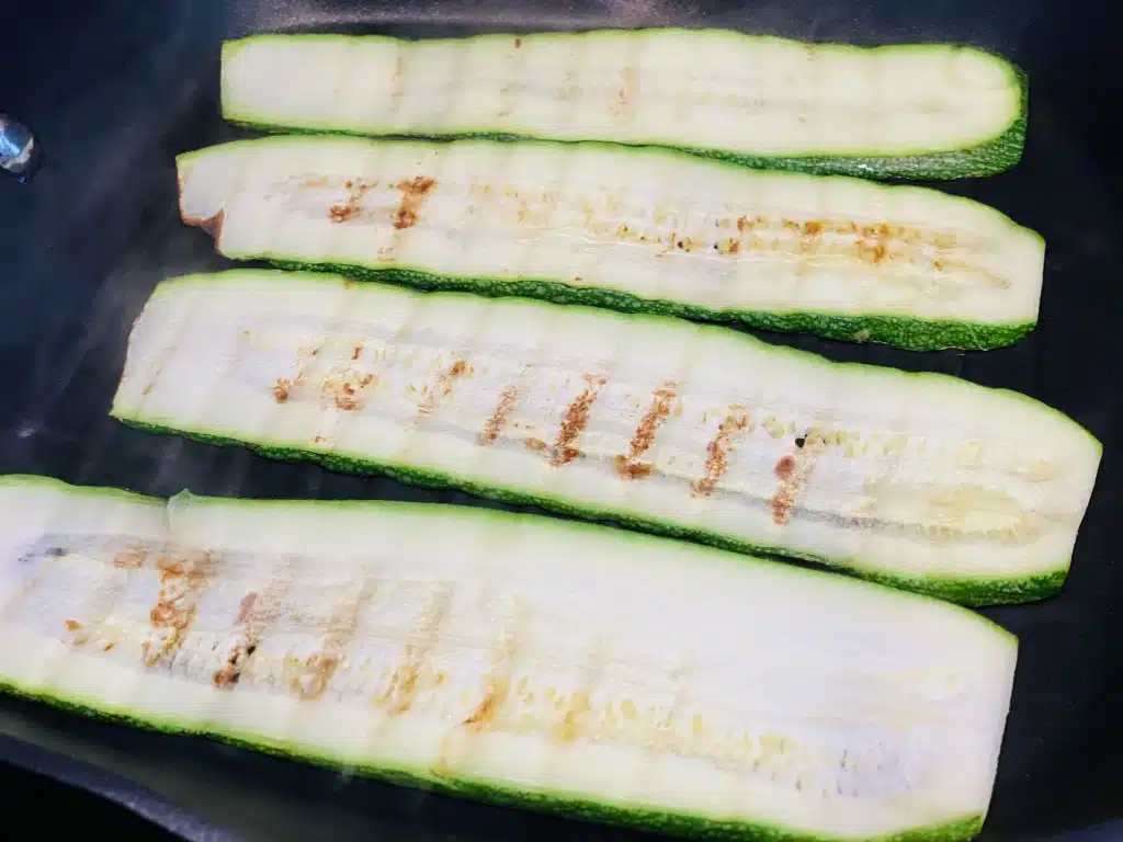 5AFFDC6D-8846-4C8A-915B-EE975130A150 Rulouri din dovlecei zucchini