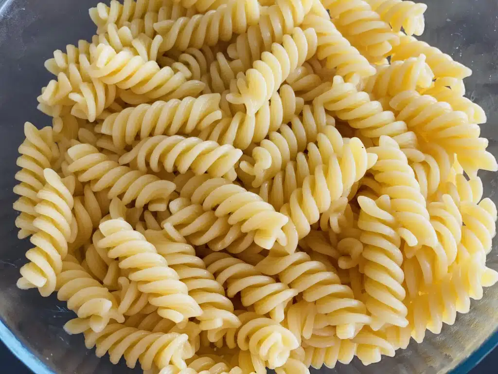 6370515B-C538-4BD4-8467-344B28C52F86 Paste fusilli cu sos pesto de leurda (usturoi salbatic)