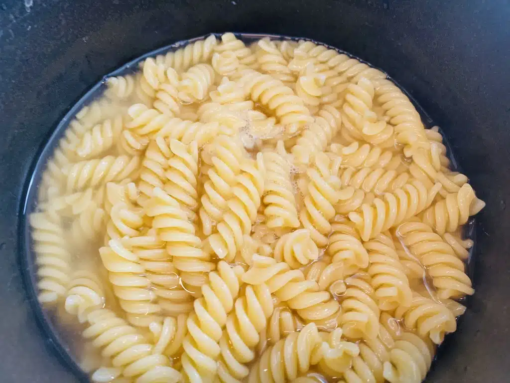 A66F3A9B-1803-436C-AAE4-E7E3C33BB854 Paste fusilli cu sos pesto de leurda (usturoi salbatic)