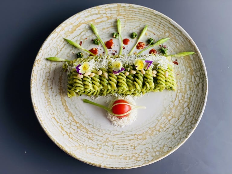 Paste fusilli cu sos pesto de leurda (usturoi salbatic)