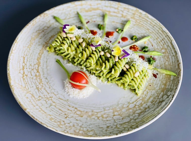 Paste fusilli cu sos pesto de leurda (usturoi salbatic)