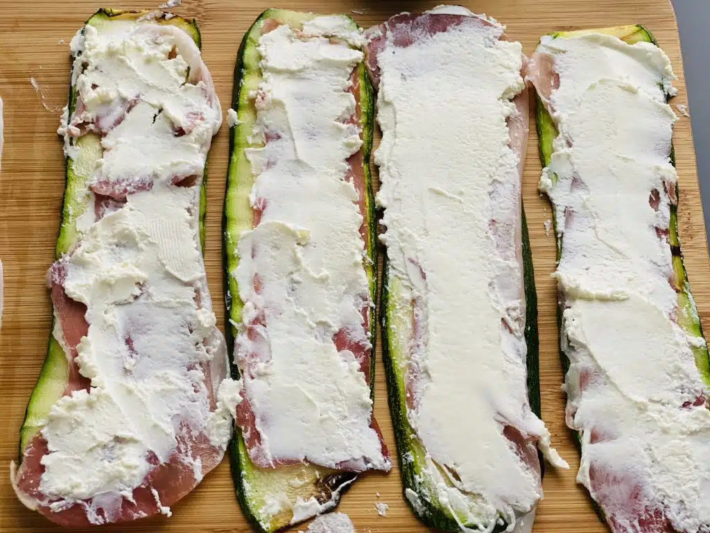 F96A2DF6-D83E-4278-99B3-A3D2E1F84B68 Rulouri din dovlecei zucchini