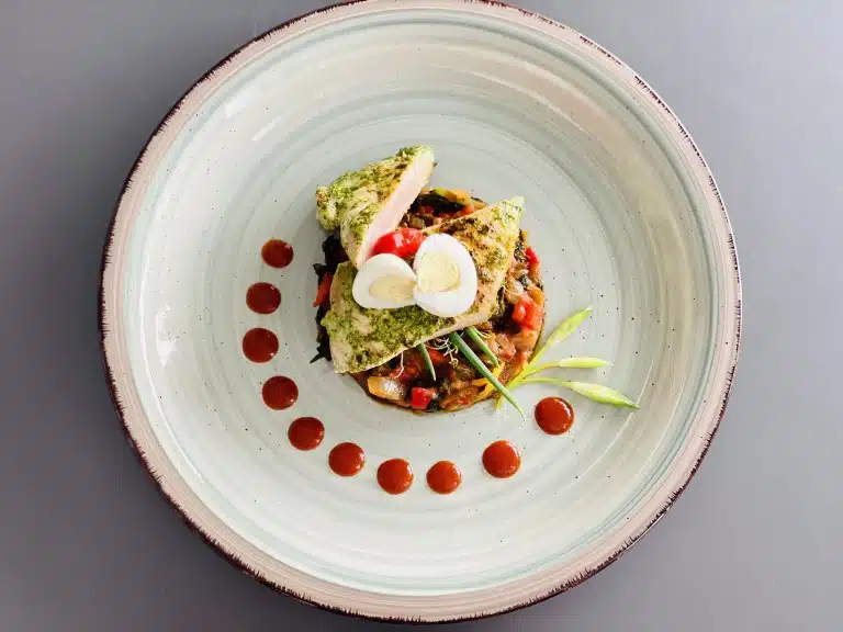 Cotlet de porc aromatizat in pesto de patrunjel