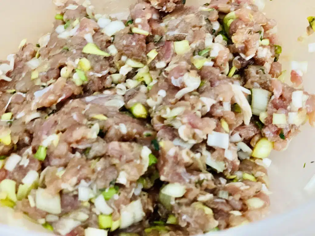 D6ED4C41-875C-4ADB-9B0F-C9D0801B2BCA Vinete umplute cu carne tocata de porc – reteta libiana