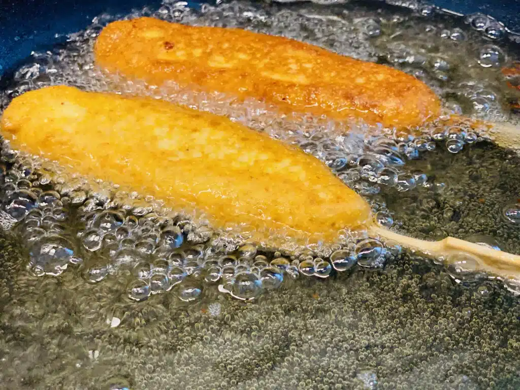 IMG_8455 Corn dogs / Crenvursti in aluat de faina cu malai