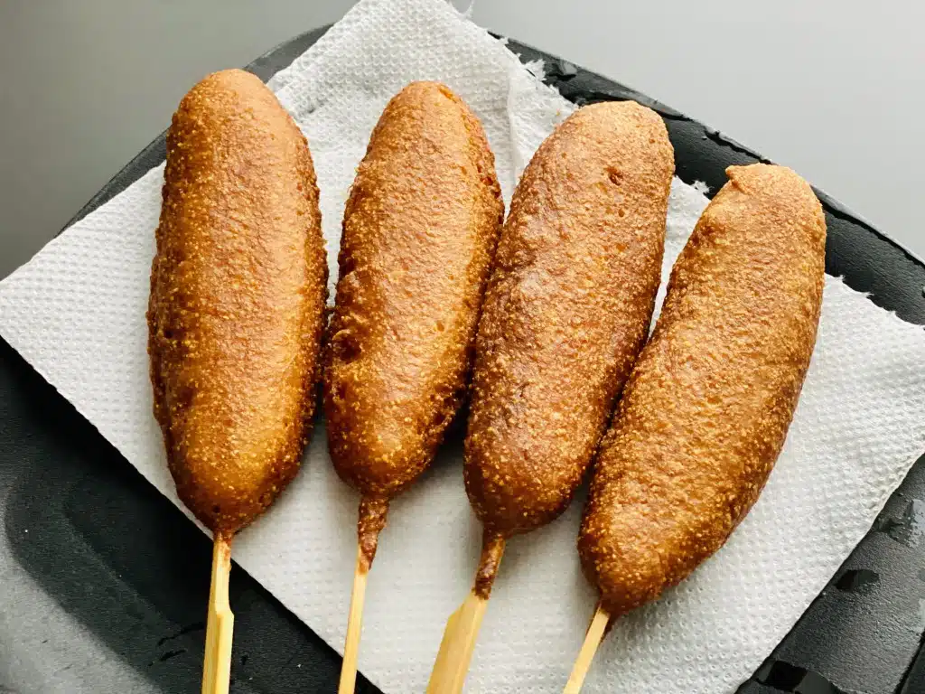 IMG_8459 Corn dogs / Crenvursti in aluat de faina cu malai