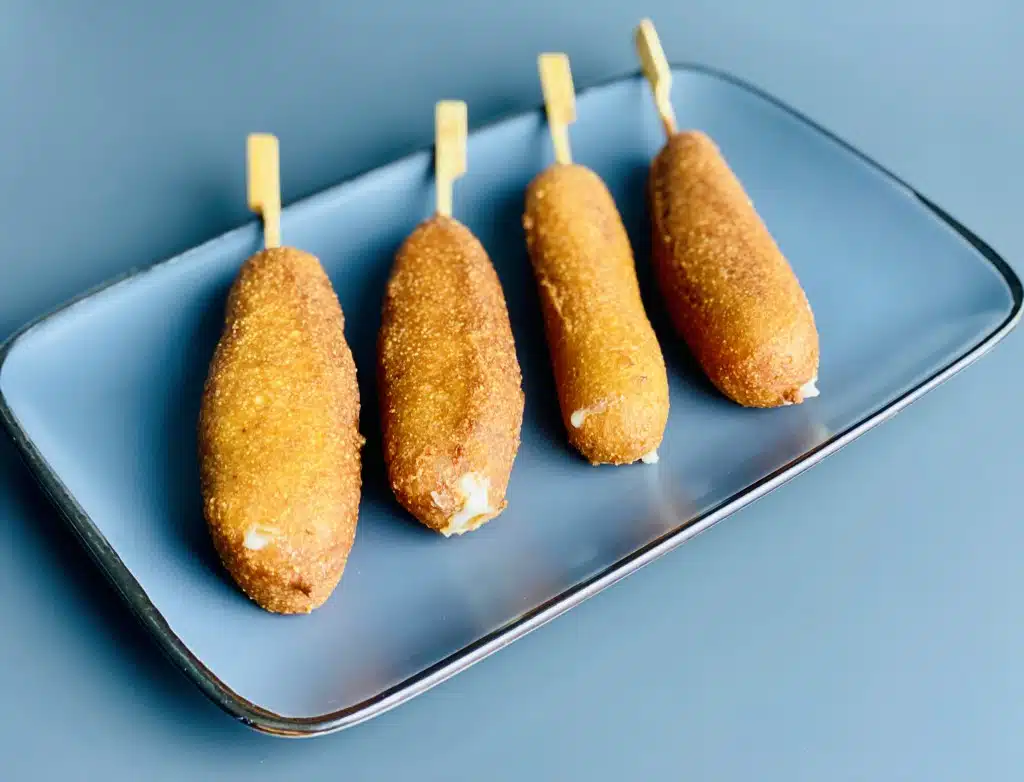 IMG_8469 Corn dogs / Crenvursti in aluat de faina cu malai