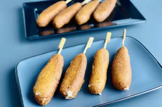 Corn dogs / Crenvursti in aluat de faina cu malai