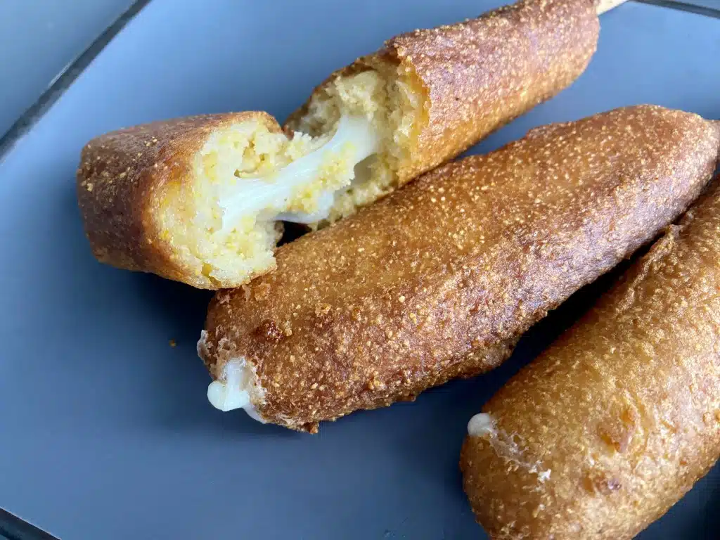 IMG_8482 Corn dogs / Crenvursti in aluat de faina cu malai