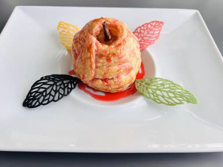 Pere umplute, infasurate in aluat foietaj – la cuptor