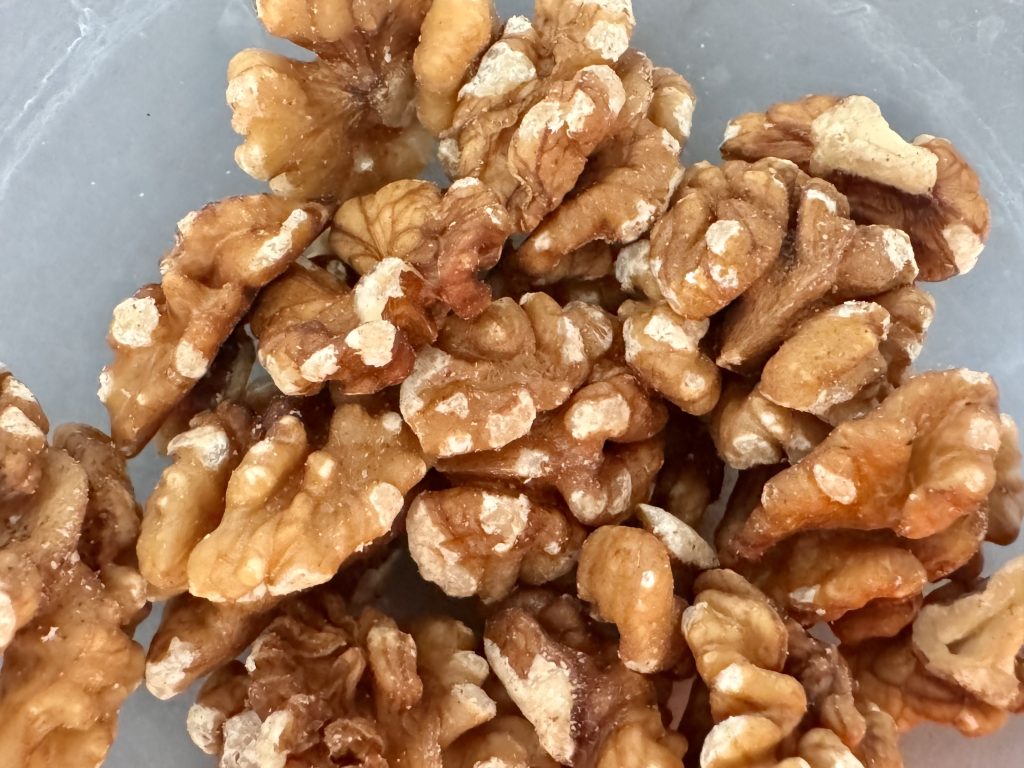 IMG_6473 Prune umplute cu miez de nucă la cuptor – rețeta confiată cu lămâie și scorțișoară