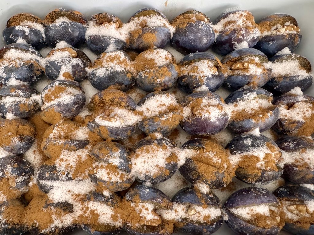 IMG_6482 Prune umplute cu miez de nucă la cuptor – rețeta confiată cu lămâie și scorțișoară