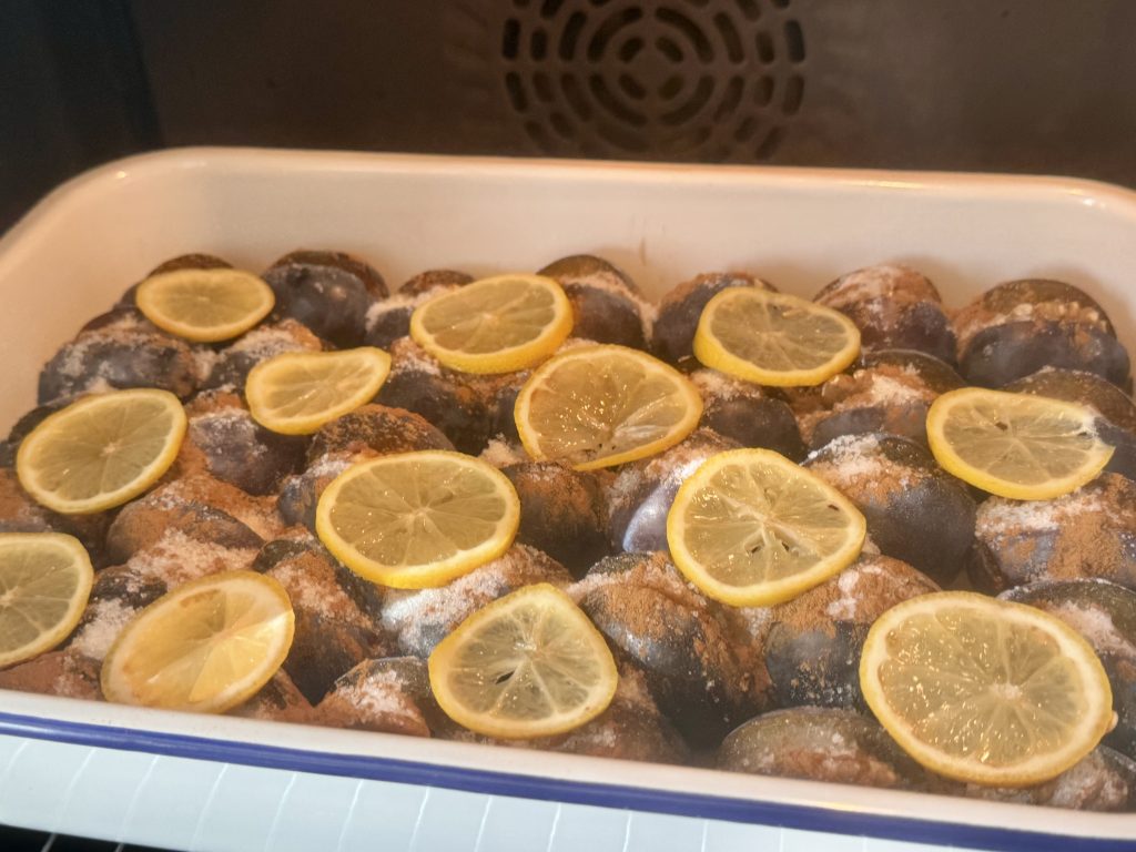 IMG_6489 Prune umplute cu miez de nucă la cuptor – rețeta confiată cu lămâie și scorțișoară