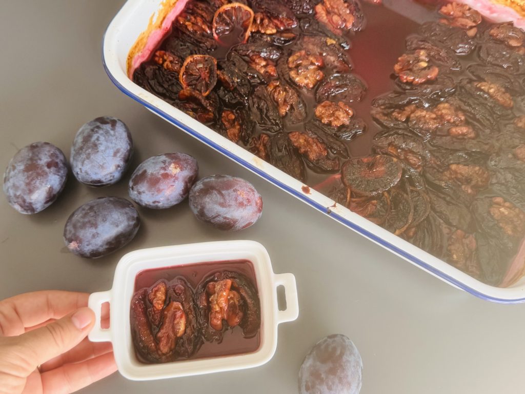 IMG_6533 Prune umplute cu miez de nucă la cuptor – rețeta confiată cu lămâie și scorțișoară